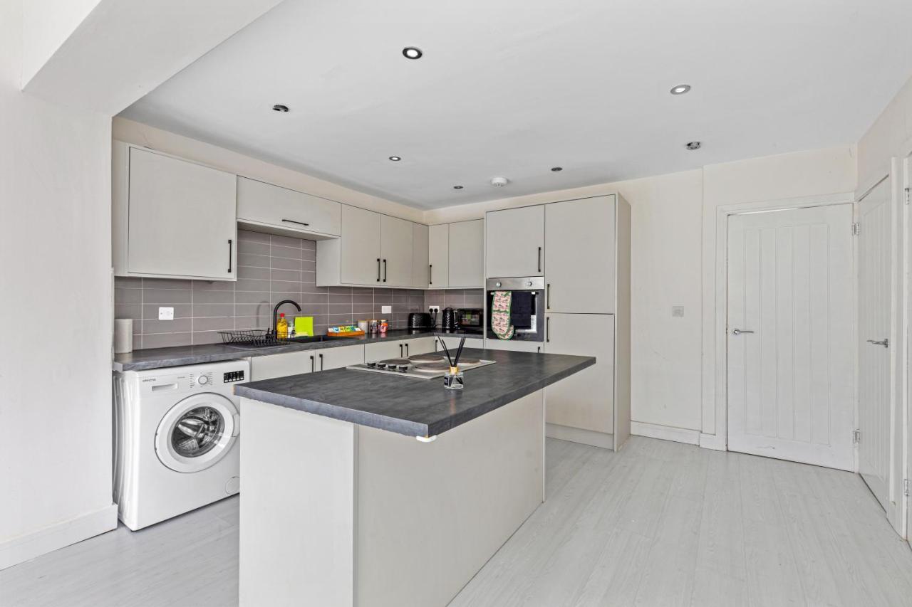 Tipton 3 Bedroom House Garden Sleeps 7 - Jrr Stays Coseley Exterior photo